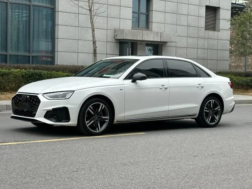 Открыть галерею: Audi 2023 A4L 2.0TFSI 40TFSI Deluxe Dynamic Automatic