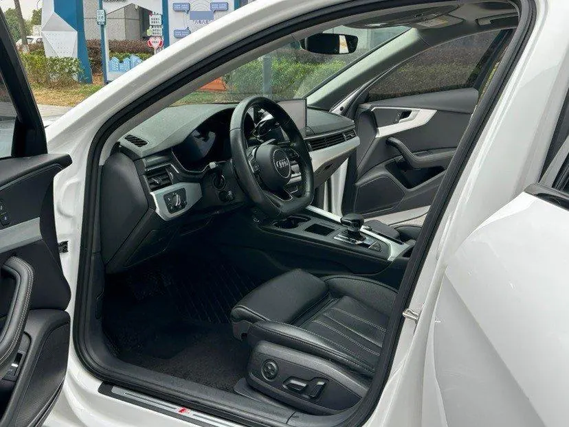 Audi 2023 A4L 2.0TFSI 40TFSI Deluxe Dynamic Automatic 3