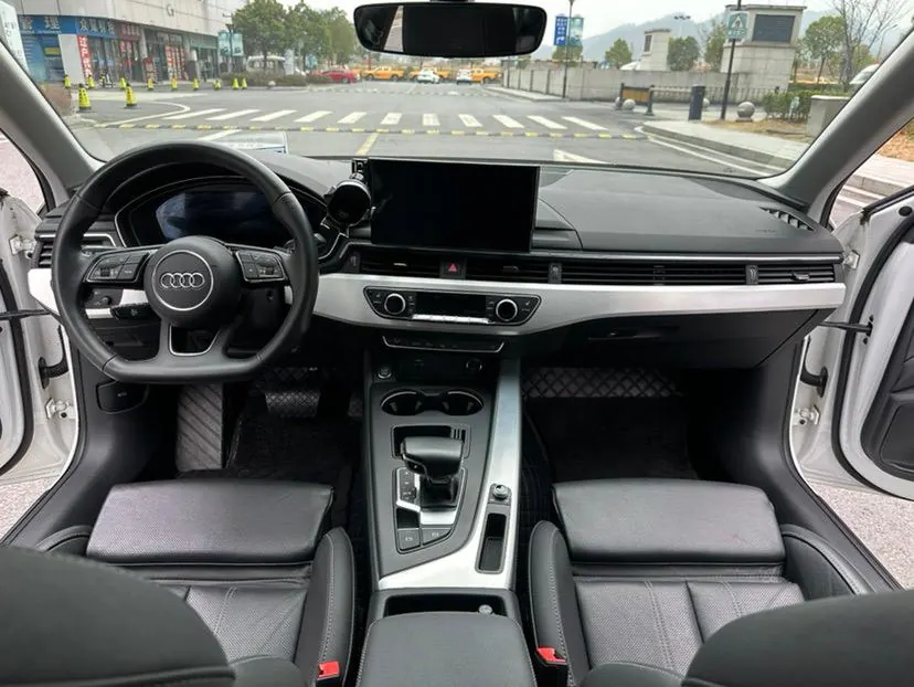 Audi 2023 A4L 2.0TFSI 40TFSI Deluxe Dynamic Automatic 4