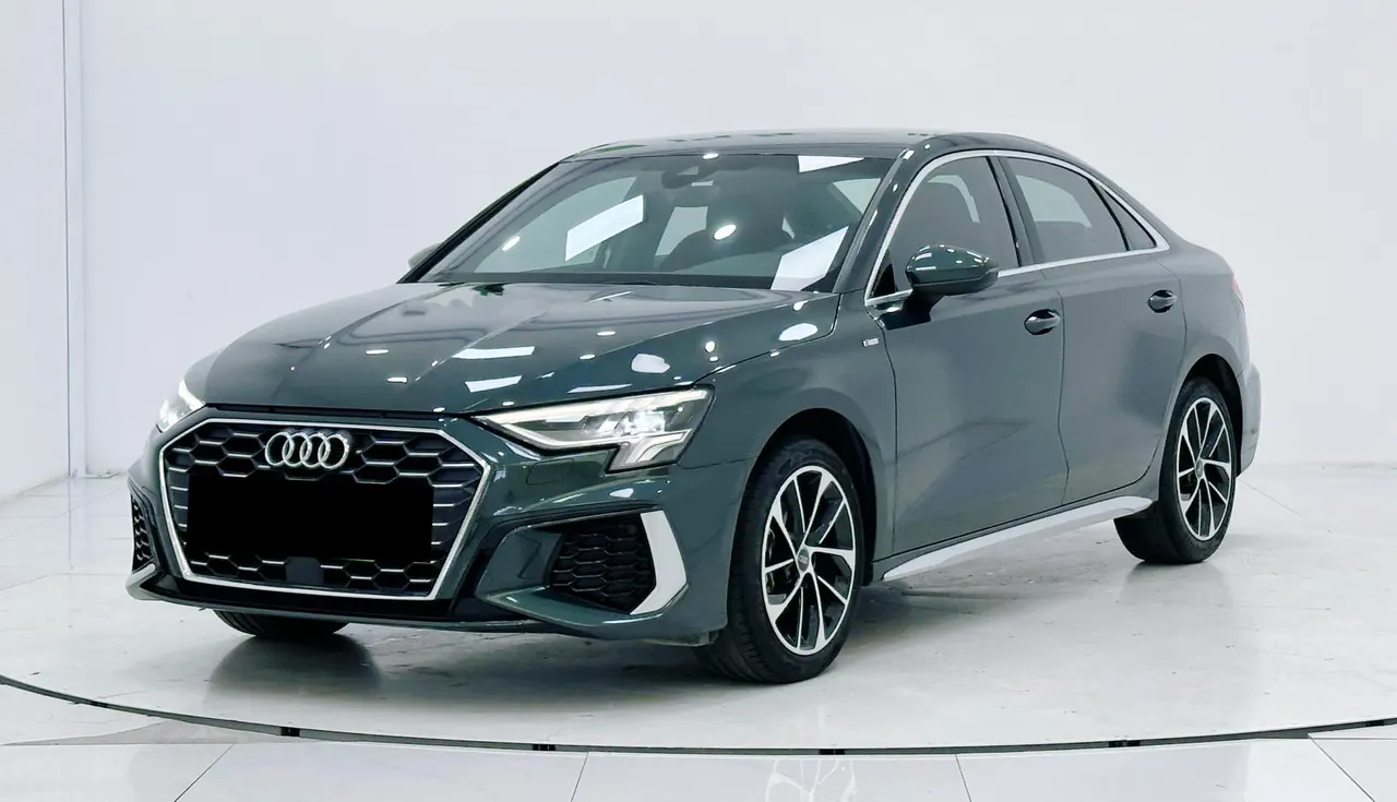 Открыть галерею: Audi 2022 A3L Limousine 1.4TFSI 35TFSI Aggressive Sports Automatic
