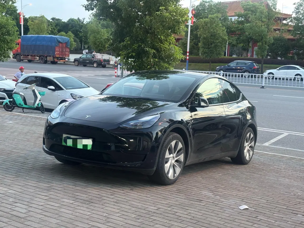Tesla 2022 Model Y rear-wheel drive version (facelift) automatic gear - View 1