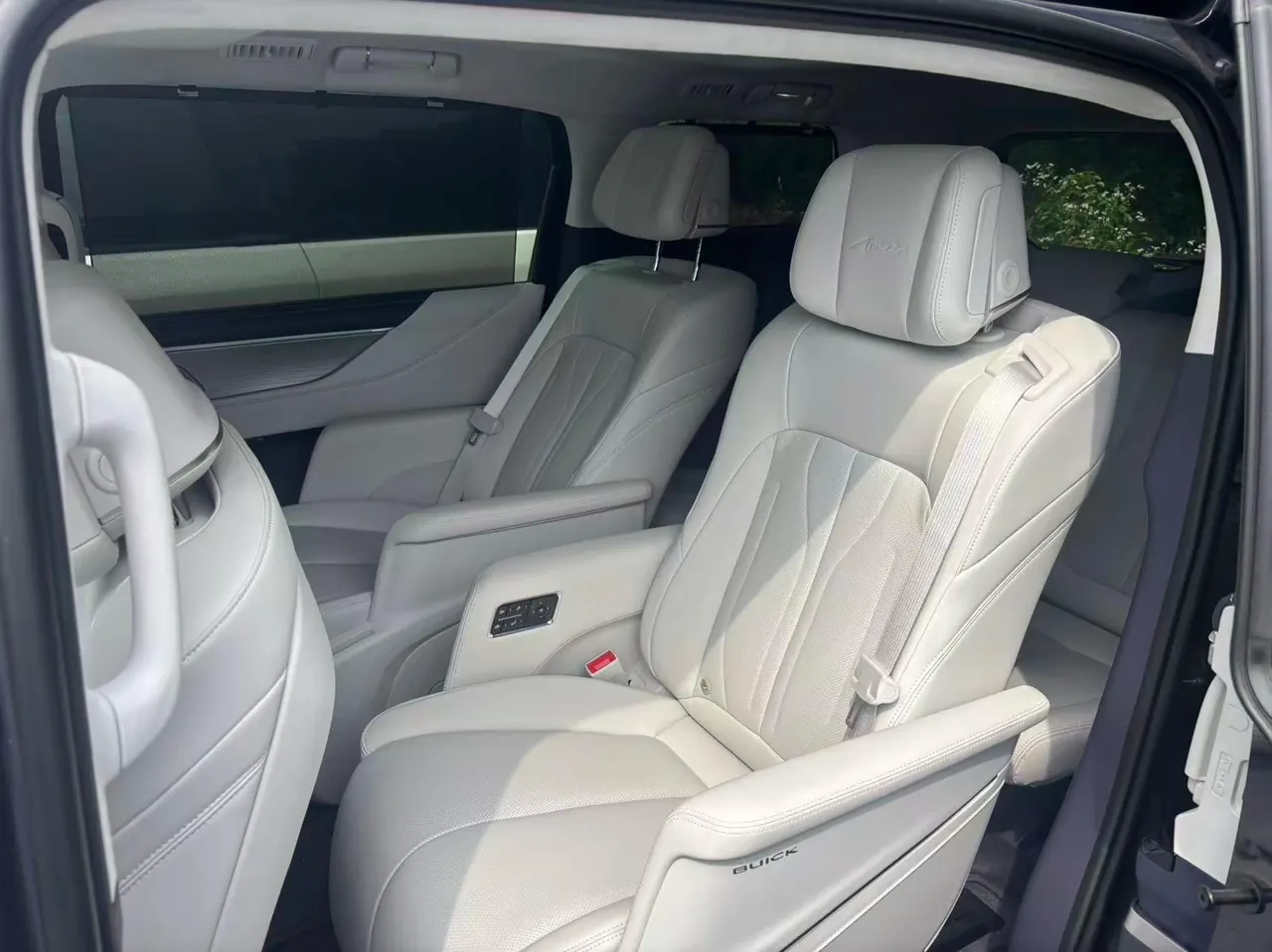 Buick 2026 GL8 ES Lu Zun 48V 2.0T Luxury Edition Automatic Gear 5