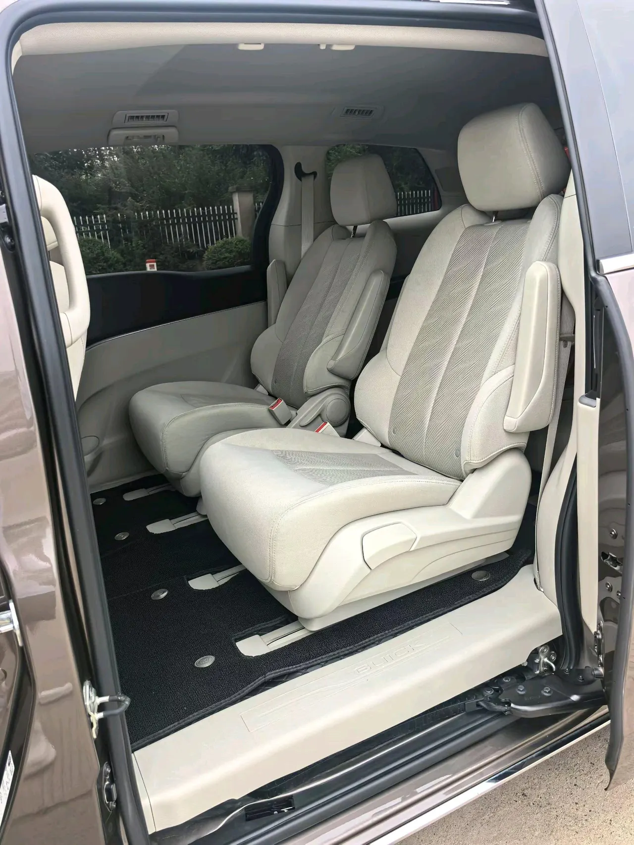 Buick 2022 GL8 Land Business Class 48V 2.0T 652T Luxury Automatic Gear 9