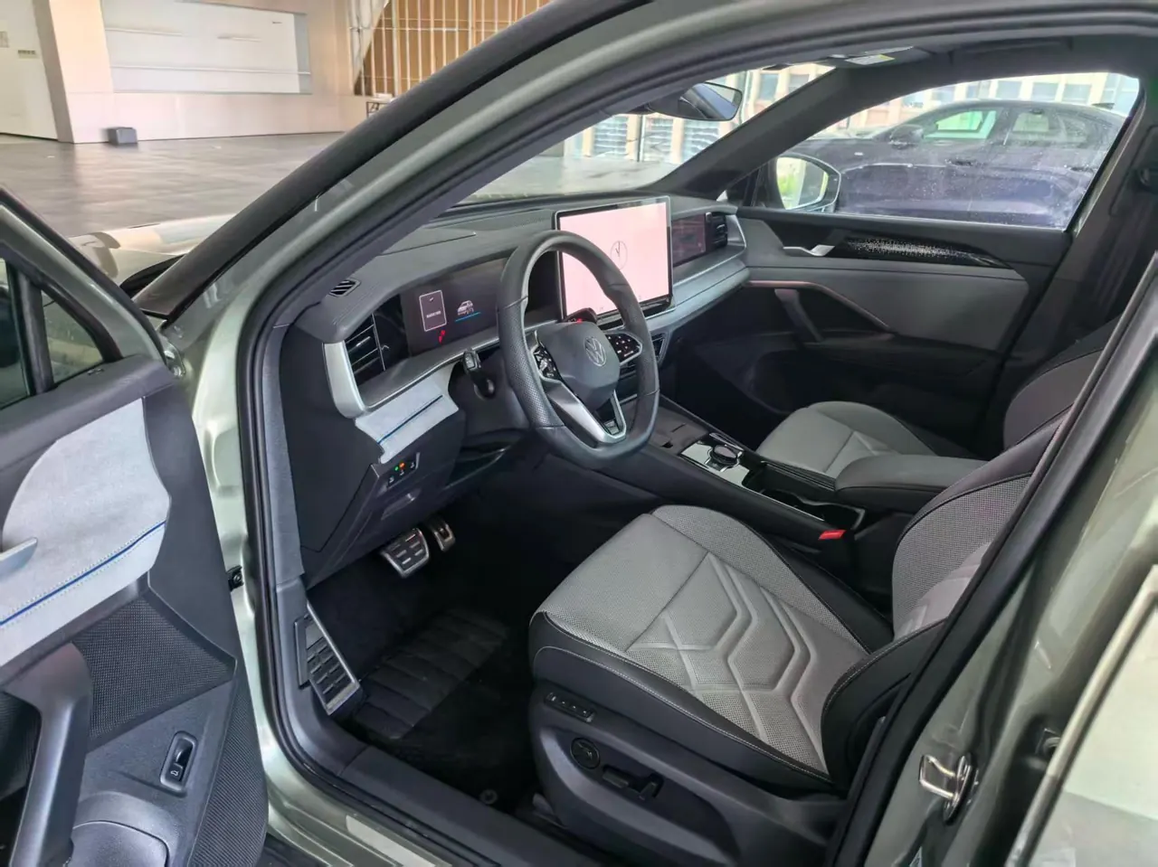 Volkswagen 2025 Tanyue L 2.0TSI 380TSI 4-wheel drive luxury Easy bag automatic gear 3