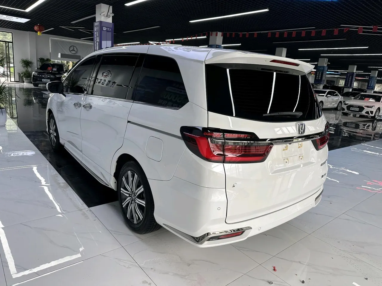 Honda 2026 Odyssey Hybrid 2.0 Stepless Sharp and Pleasant Edition Automatic Gear 9