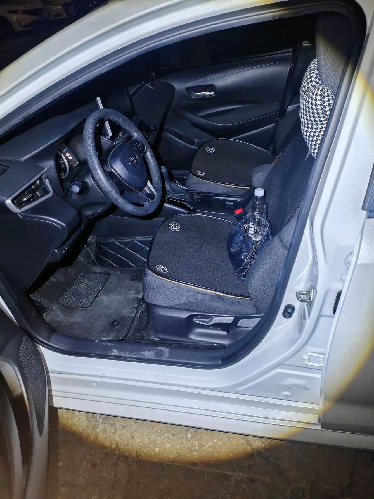 Toyota 2022 Lei Ling 1.2T Stepless 185T Deluxe Automatic Gear 2