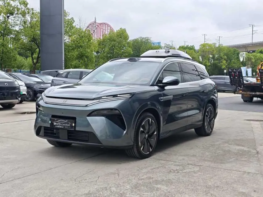 打开图片灯箱:BYD 2025 Tang L DM 1.5T stepless 175KM unmanned aerial vehicle player version automatic gear