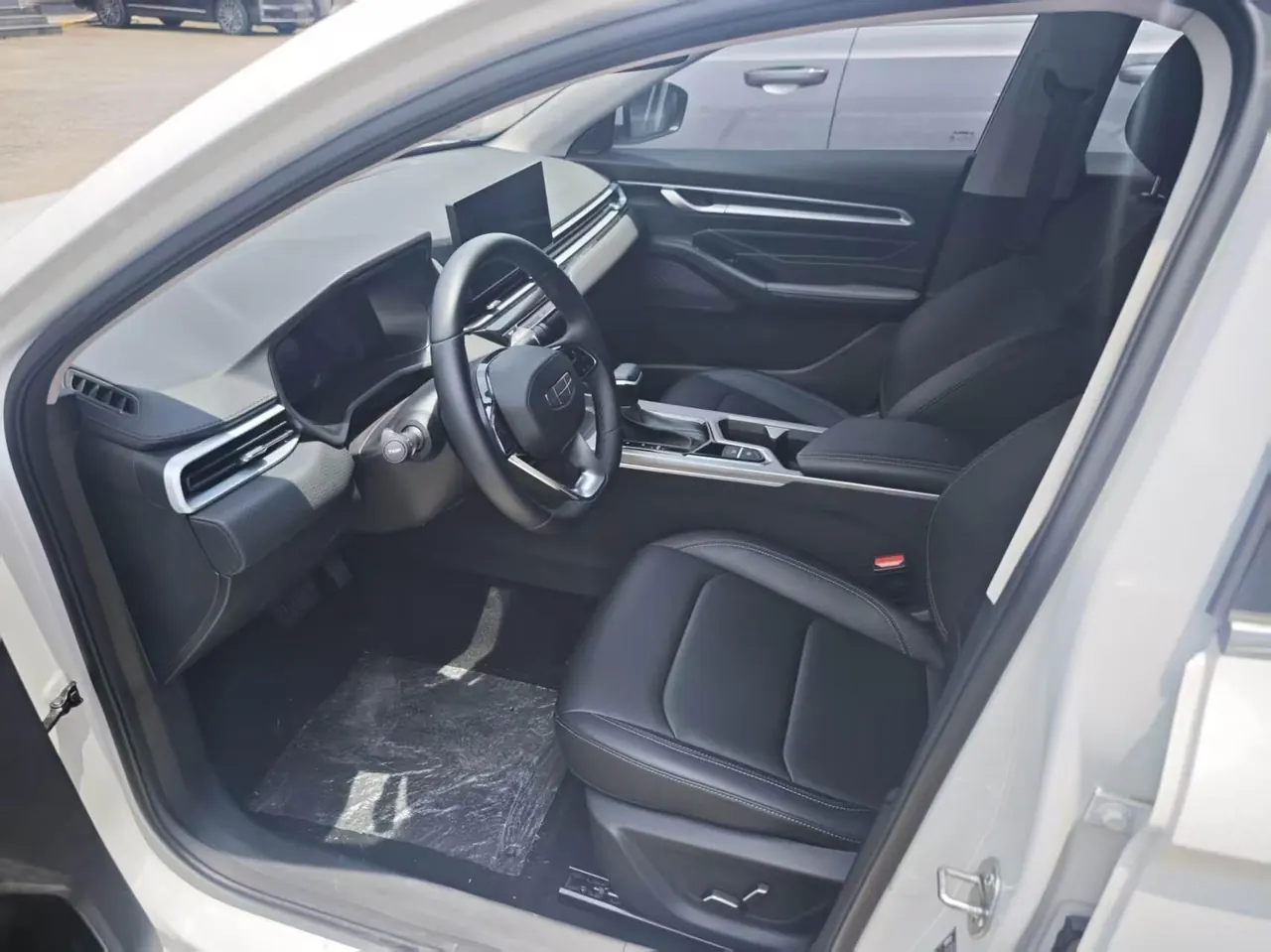 Geely 2026 Emgrand-Sanxiang 1.5 Stepless 4 million Commemorative Flying Automatic 3
