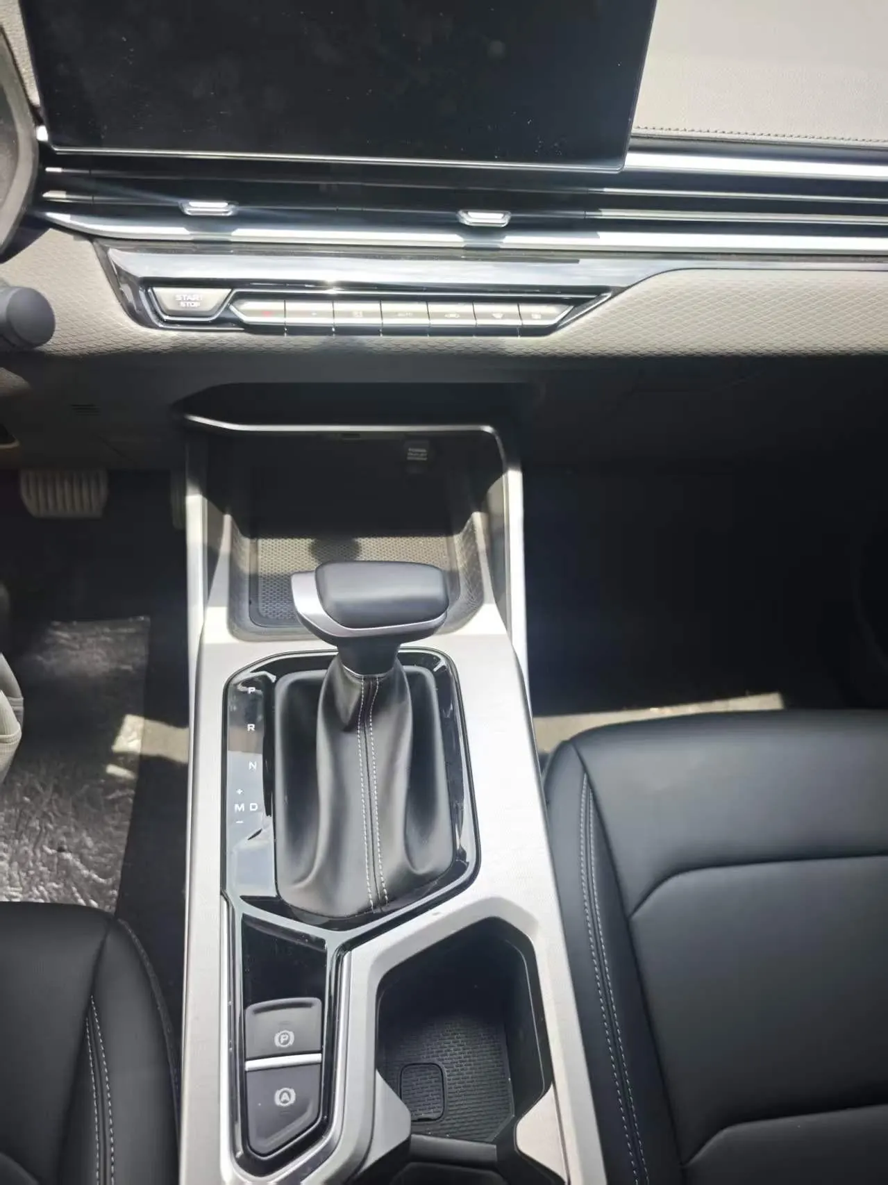 Geely 2026 Emgrand-Sanxiang 1.5 Stepless 4 million Commemorative Flying Automatic 4
