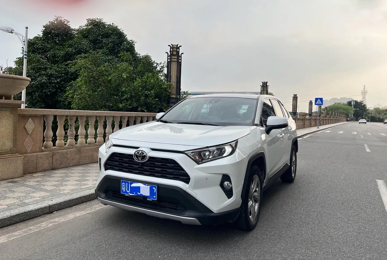 Toyota 2023 RAV4 Rongbo 2.0 Stepless Two-Drive Fashion Plus Edition Automatic Gear - View 1