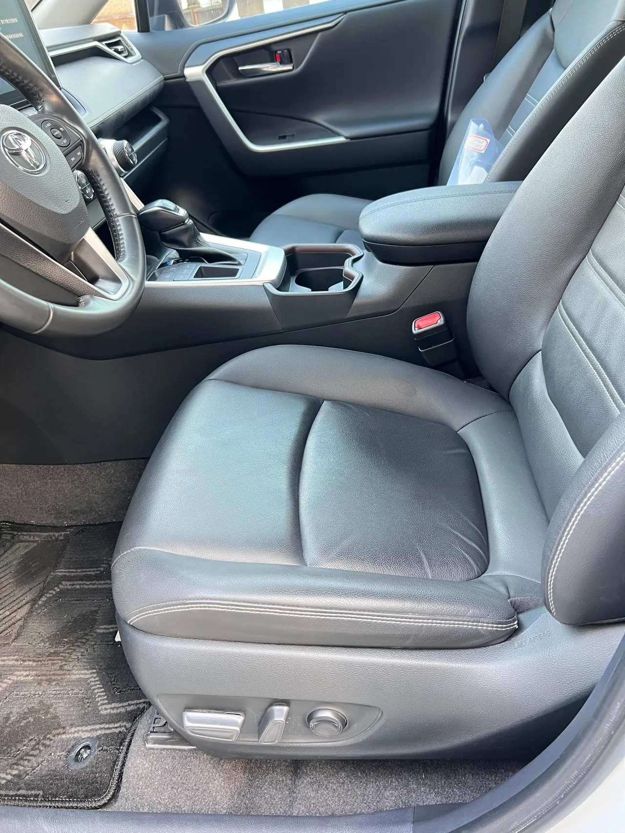 Toyota 2023 RAV4 Rongbo 2.0 Stepless Two-Drive Fashion Plus Edition Automatic Gear 4