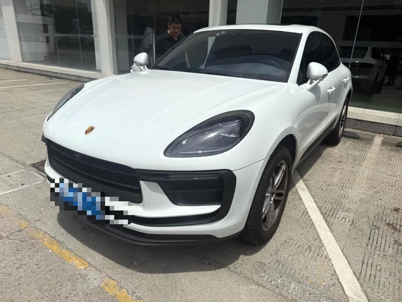 Porsche Macan (Imported) 2023 Macan 2.0T Automatic Gear - View 1