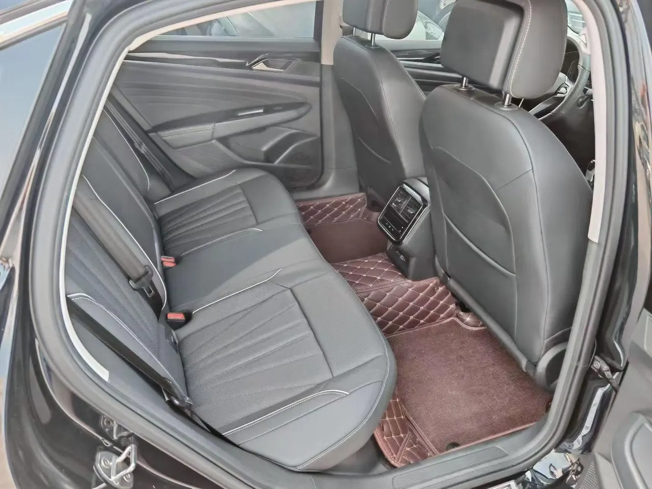 Volkswagen 2025 Passat 2.0TSI 380TSI outstanding star dragon version automatic gear 3