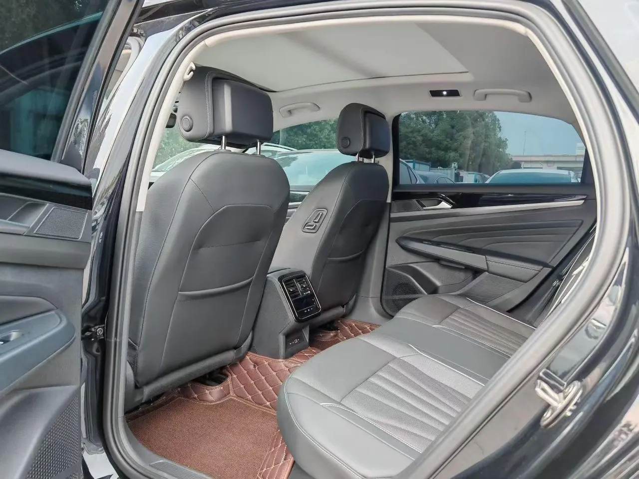 Volkswagen 2025 Passat 2.0TSI 380TSI outstanding star dragon version automatic gear 4