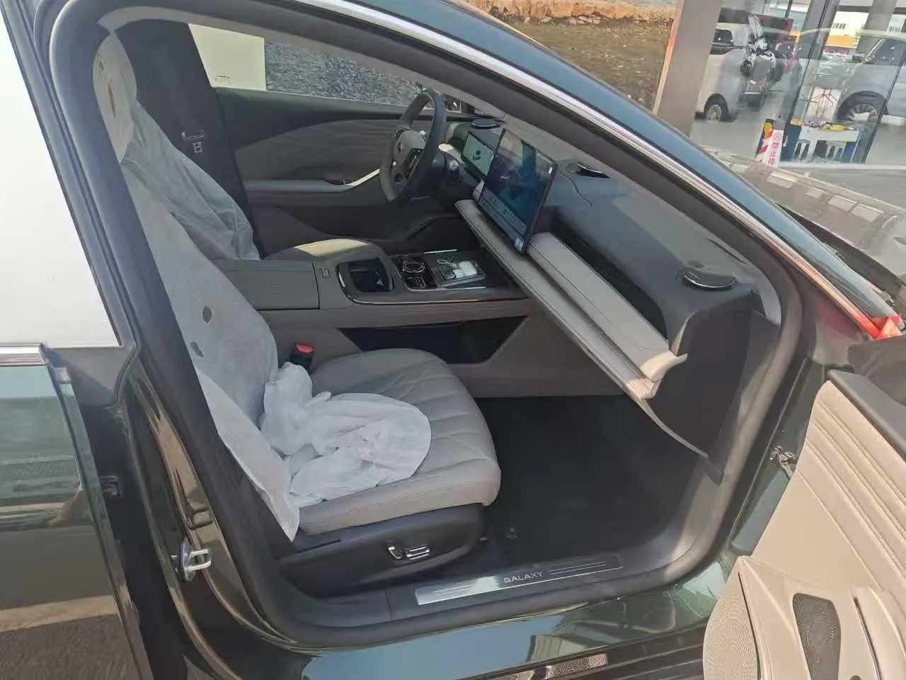 Geely Galaxy 2025 xingyao 8 EM-i 1.5 60km deluxe automatic gear 5