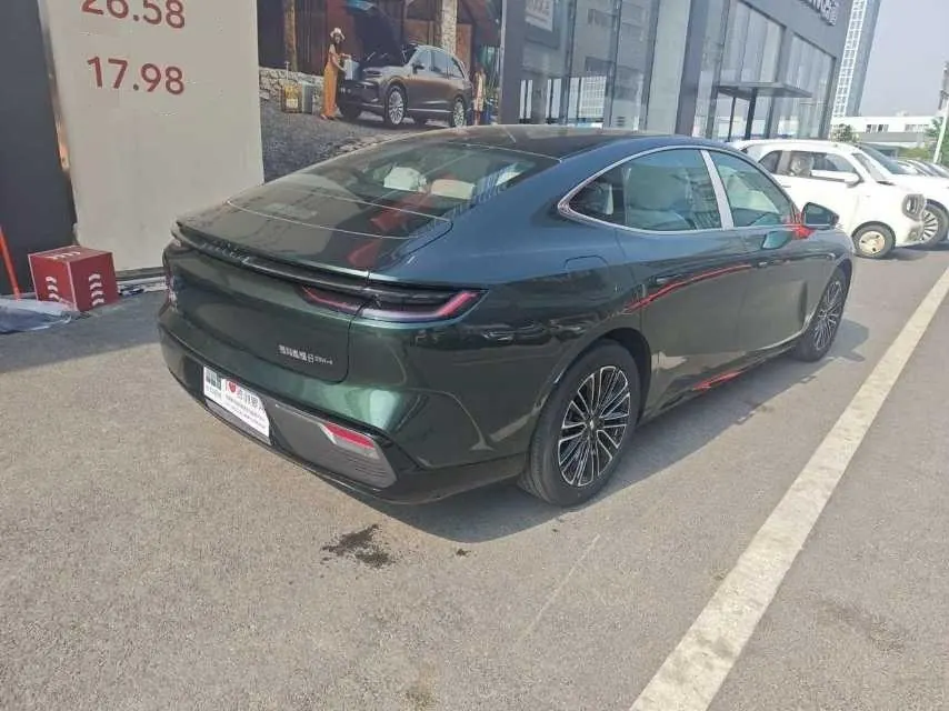 Geely Galaxy 2025 xingyao 8 EM-i 1.5 60km deluxe automatic gear 8