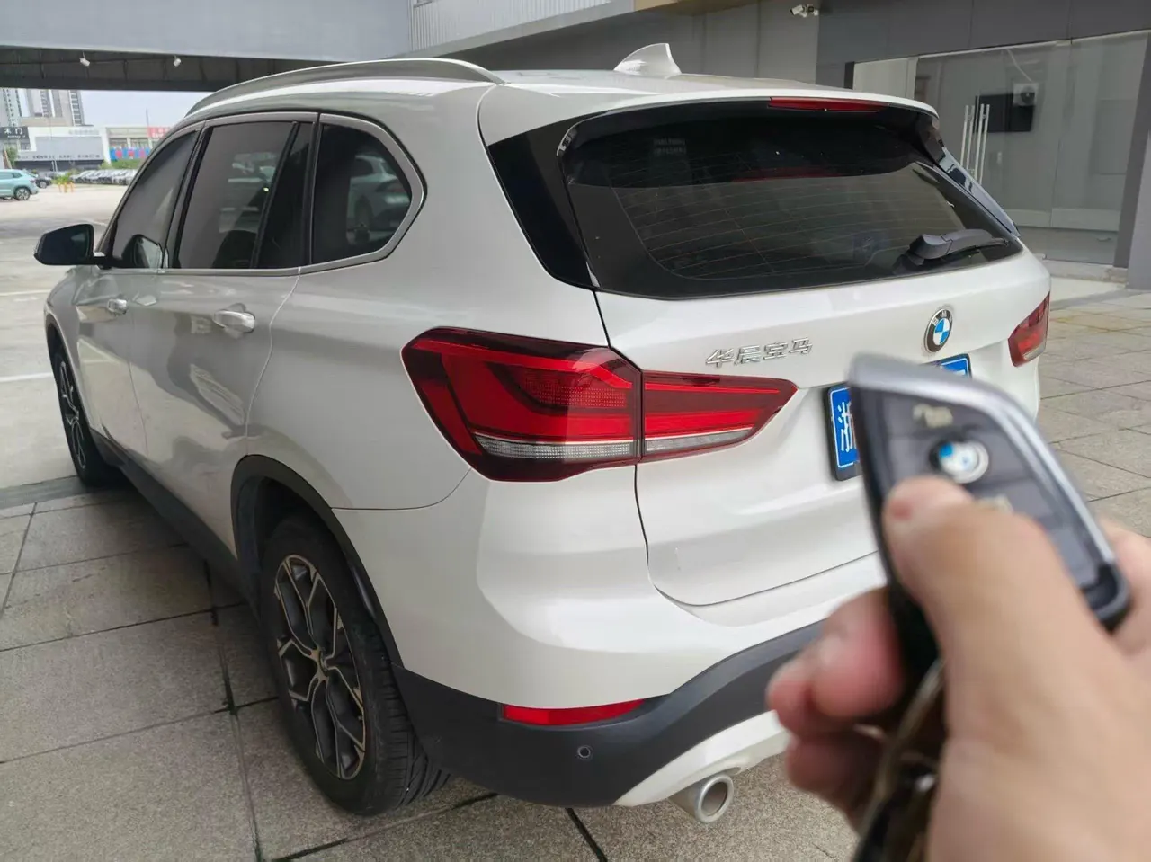BMW 2021 X1 sDrive25Li 2.0T Leading Automatic Gear 3