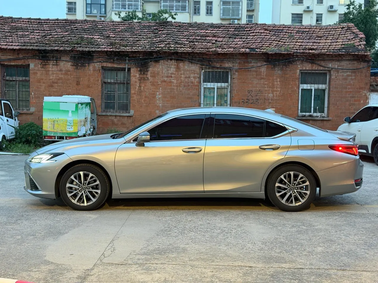 Lexus ES (Imported) 2025 ES200 2.0 Stepless Edition Automatic Gear 4