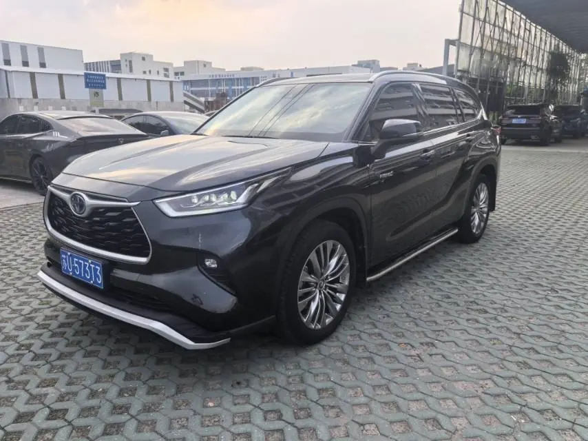 Открыть галерею: Toyota 2022 Highlander Dual Engine 2.5 Stepless Four-wheel Drive Premium Edition 7-seat Automatic Gear