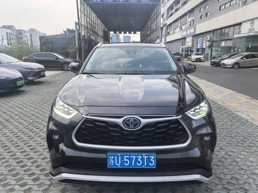 Toyota 2022 Highlander Dual Engine 2.5 Stepless Four-wheel Drive Premium Edition 7-seat Automatic Gear 2
