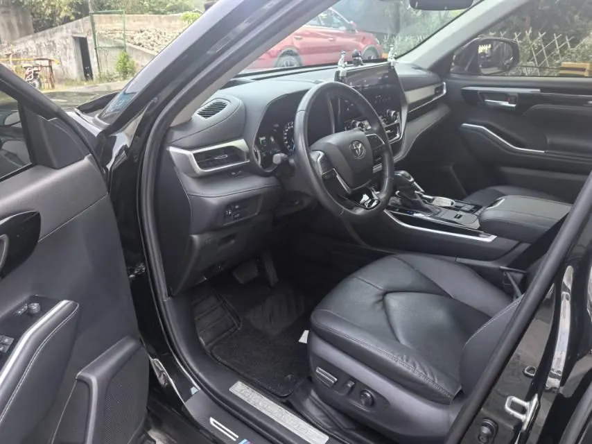 Toyota 2022 Highlander Dual Engine 2.5 Stepless Four-wheel Drive Premium Edition 7-seat Automatic Gear 5