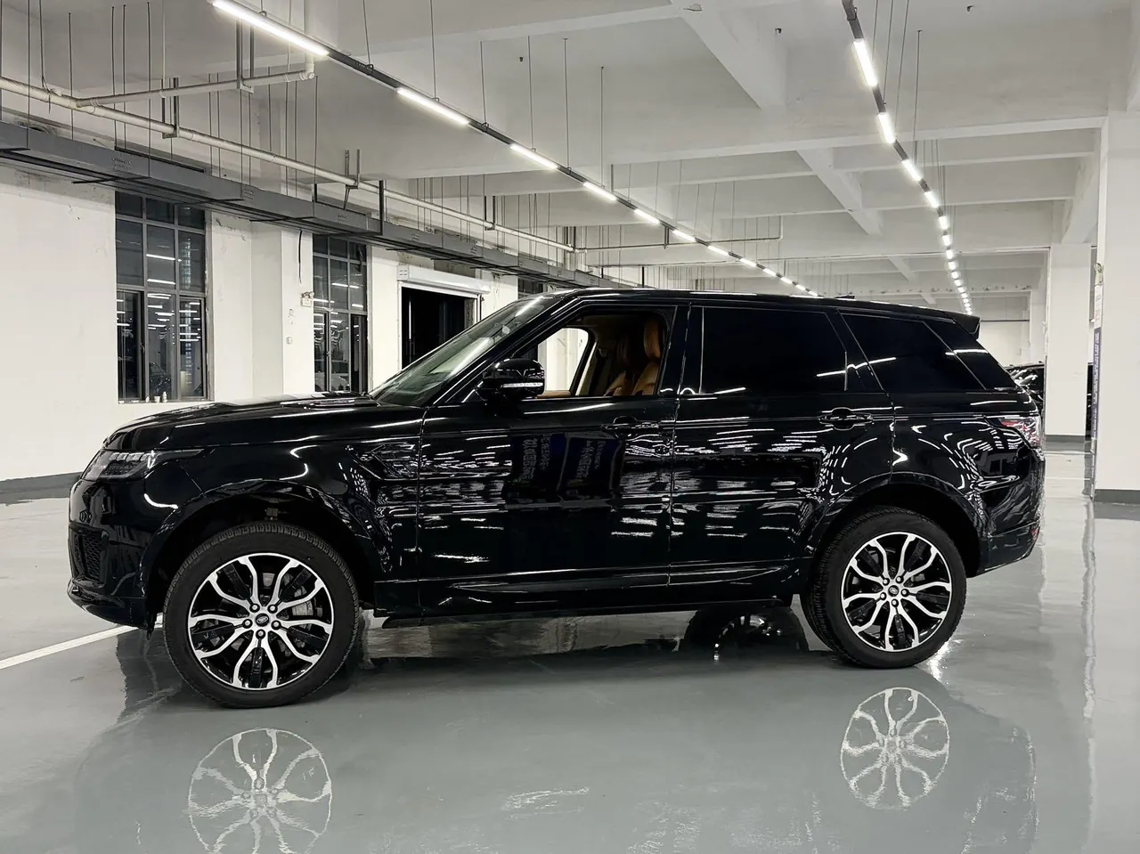 Land Rover Range Rover Sport Edition (Imported) 2022 Range Rover Sport Edition 48V 3.0T L6 Yao Black Edition Automatic Gear 3