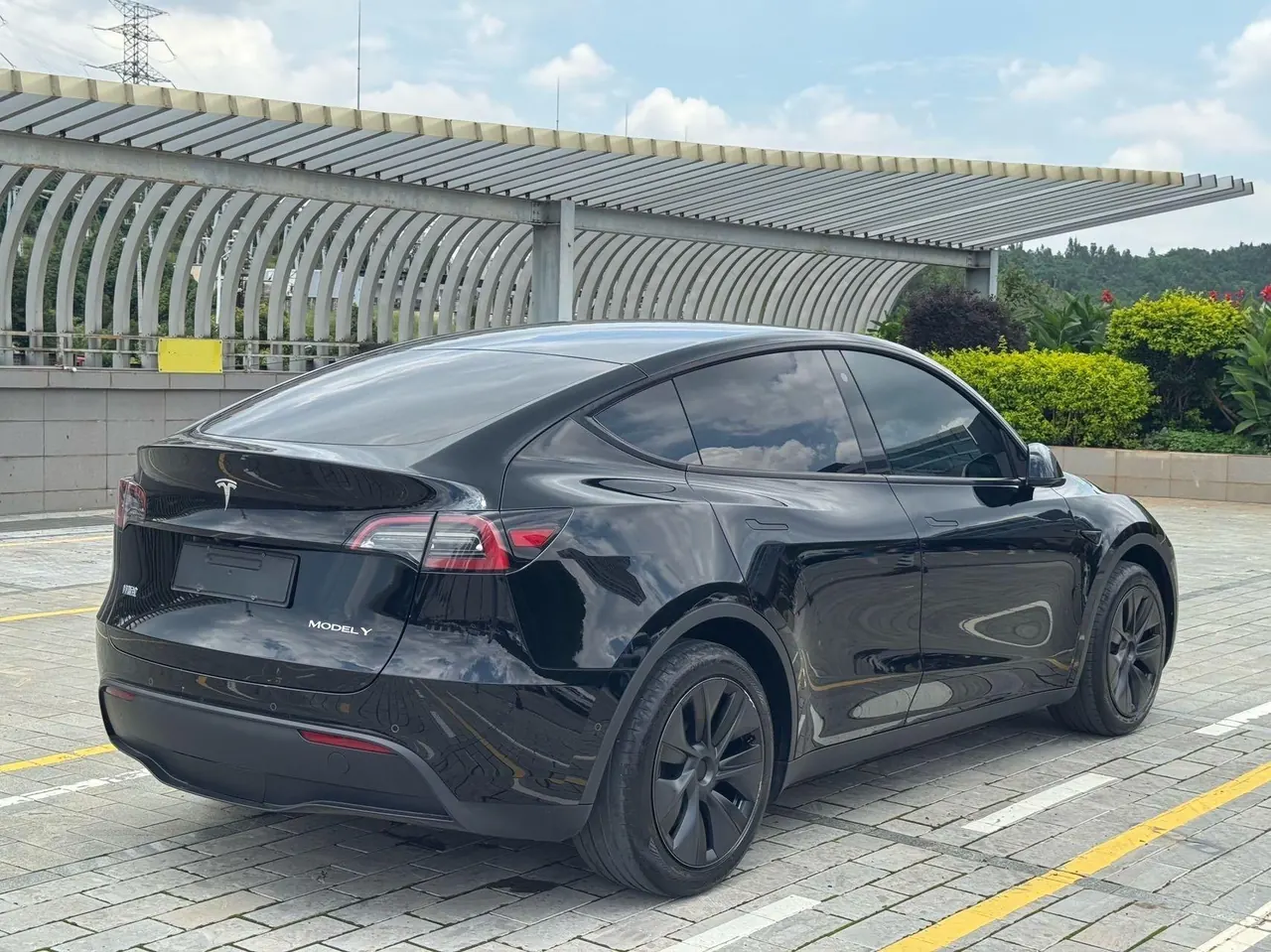 Tesla 2023 Model Y rear-wheel drive version automatic transmission 3