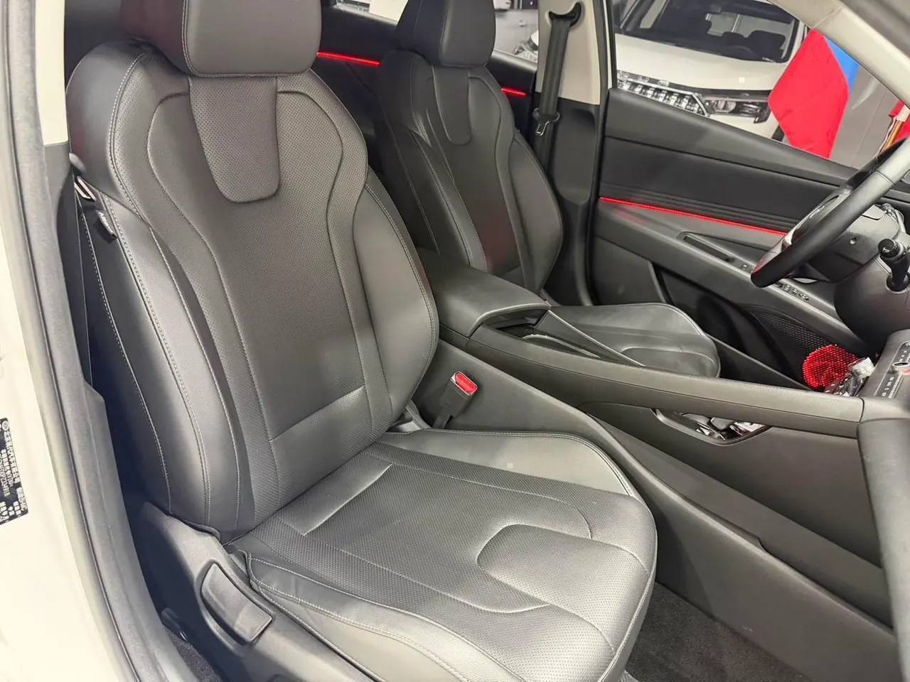 Hyundai 2023 Elantra -3-compartment 1.5 stepless LUX premium automatic gear 11