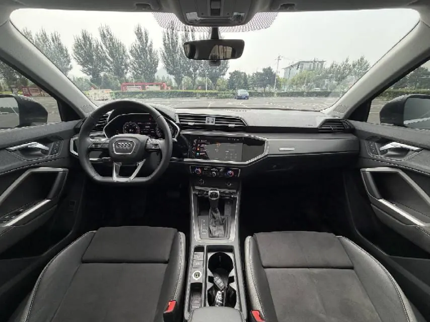 Audi 2022 Q3 1.4TFSI 35TFSI Fashion Dynamic Automatic 9