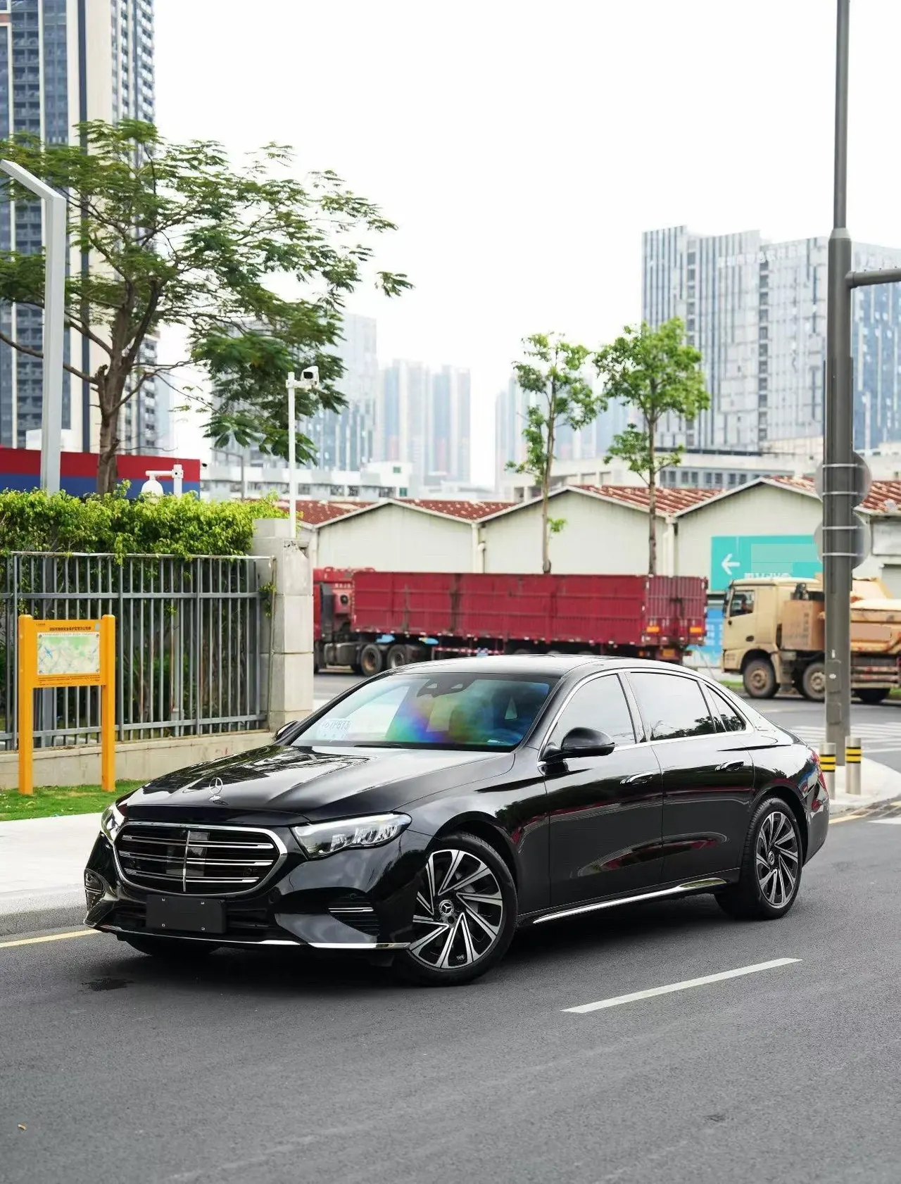 Открыть галерею: Mercedes Benz E Class 2026 E 300 L 48V 2.0T Luxury Sports (Modified) Automatic Gear