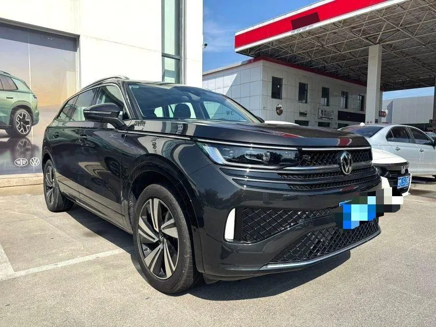 Volkswagen 2023 model tour R-Line 2.0TSI 380TSI four-wheel drive parade version automatic gear 3