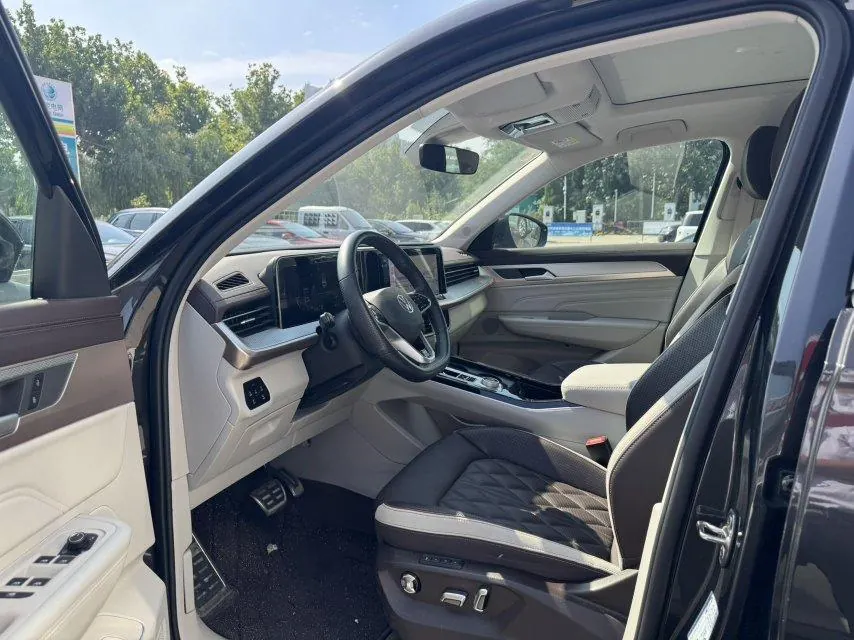 Volkswagen 2023 model tour R-Line 2.0TSI 380TSI four-wheel drive parade version automatic gear 7