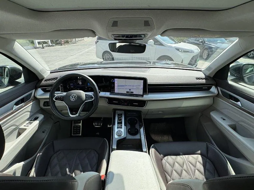 Volkswagen 2023 model tour R-Line 2.0TSI 380TSI four-wheel drive parade version automatic gear 8