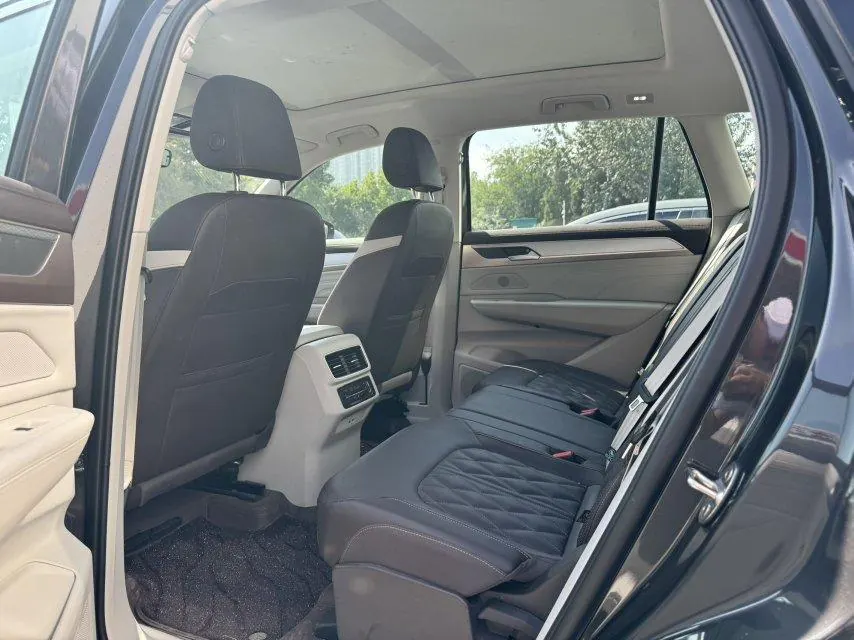 Volkswagen 2023 model tour R-Line 2.0TSI 380TSI four-wheel drive parade version automatic gear 9