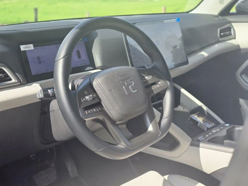 BYD 2025 Yuan UP Smart Driving 401KM Leading Automatic Gear 8