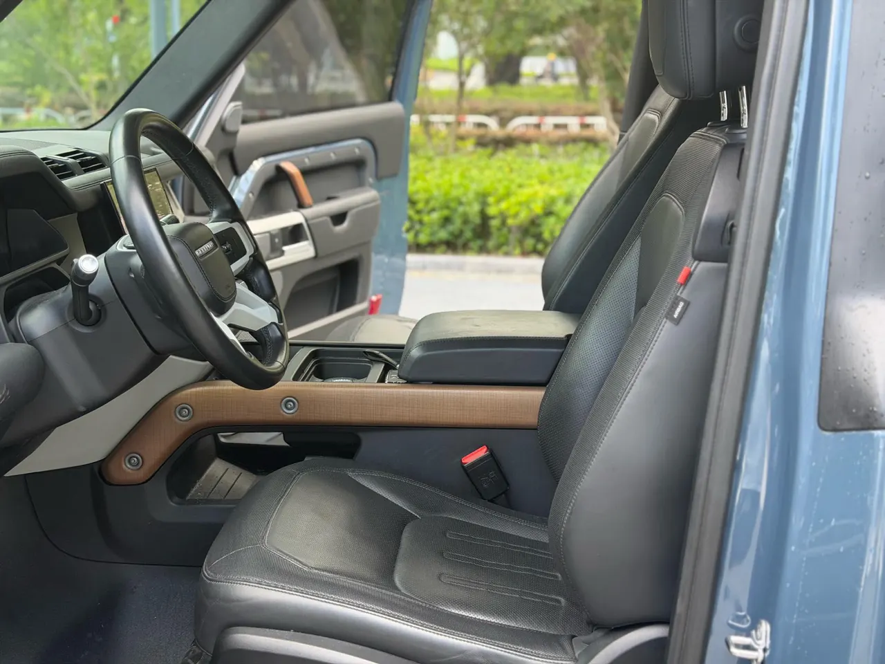Land Rover Guard (Imported) 2022 Guard 90 2.0T P300 Tiger Ambition Automatic Gear 6