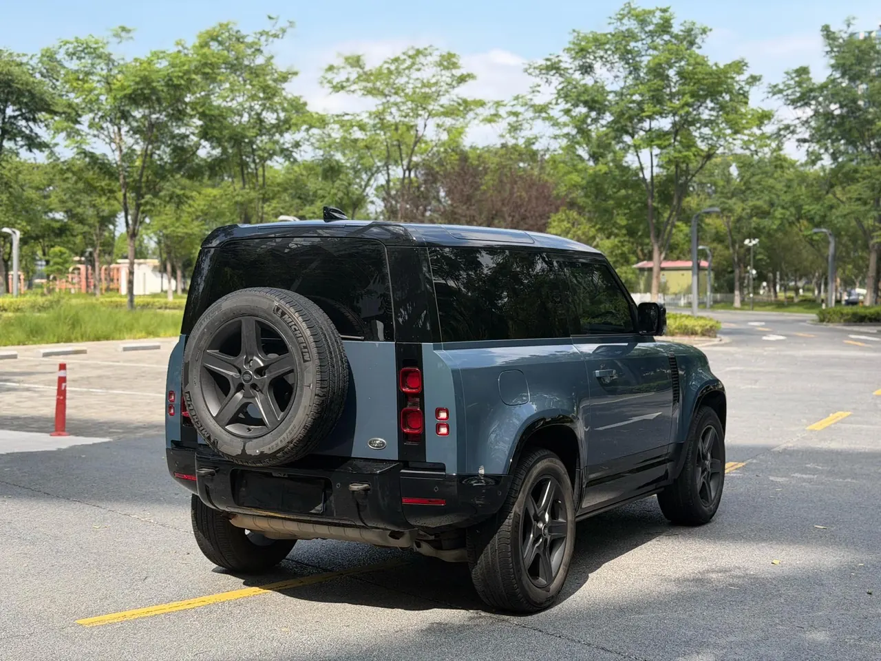 Land Rover Guard (Imported) 2022 Guard 90 2.0T P300 Tiger Ambition Automatic Gear 8
