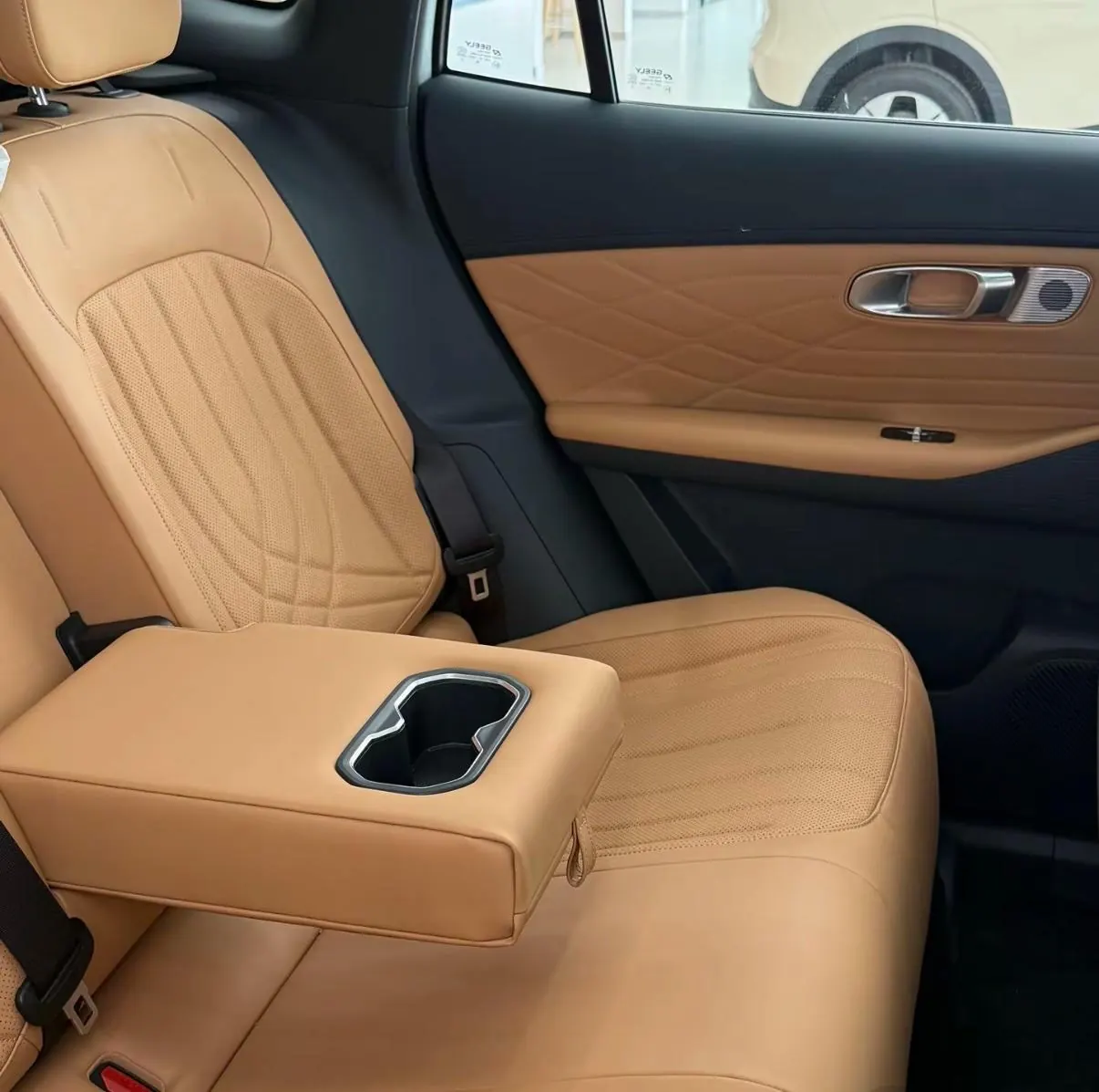 Geely Galaxy 2026 Starship 7 EM-i 1.5 135km Pilot Edition Automatic Gear 5