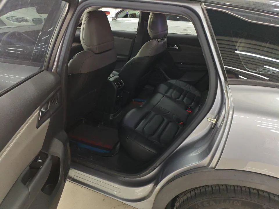 Citroen Versailles C5 X 2022 C5 X 1.6T Enjoy an Uncommon Year of Tiger Opening Edition Automatic Gear 6