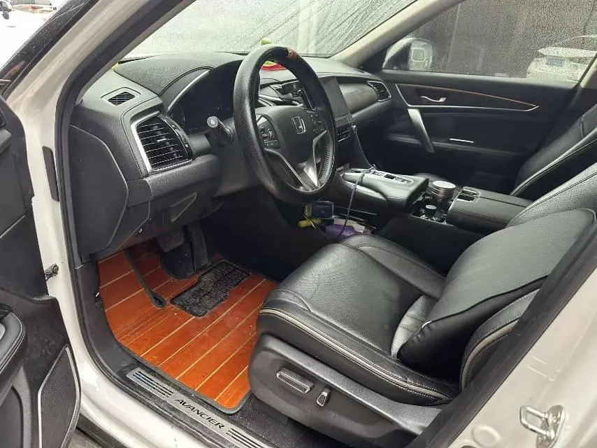 Honda 2020 Crown Road 2.0T 370TURBO Two-Drive Deluxe Automatic Gear 5