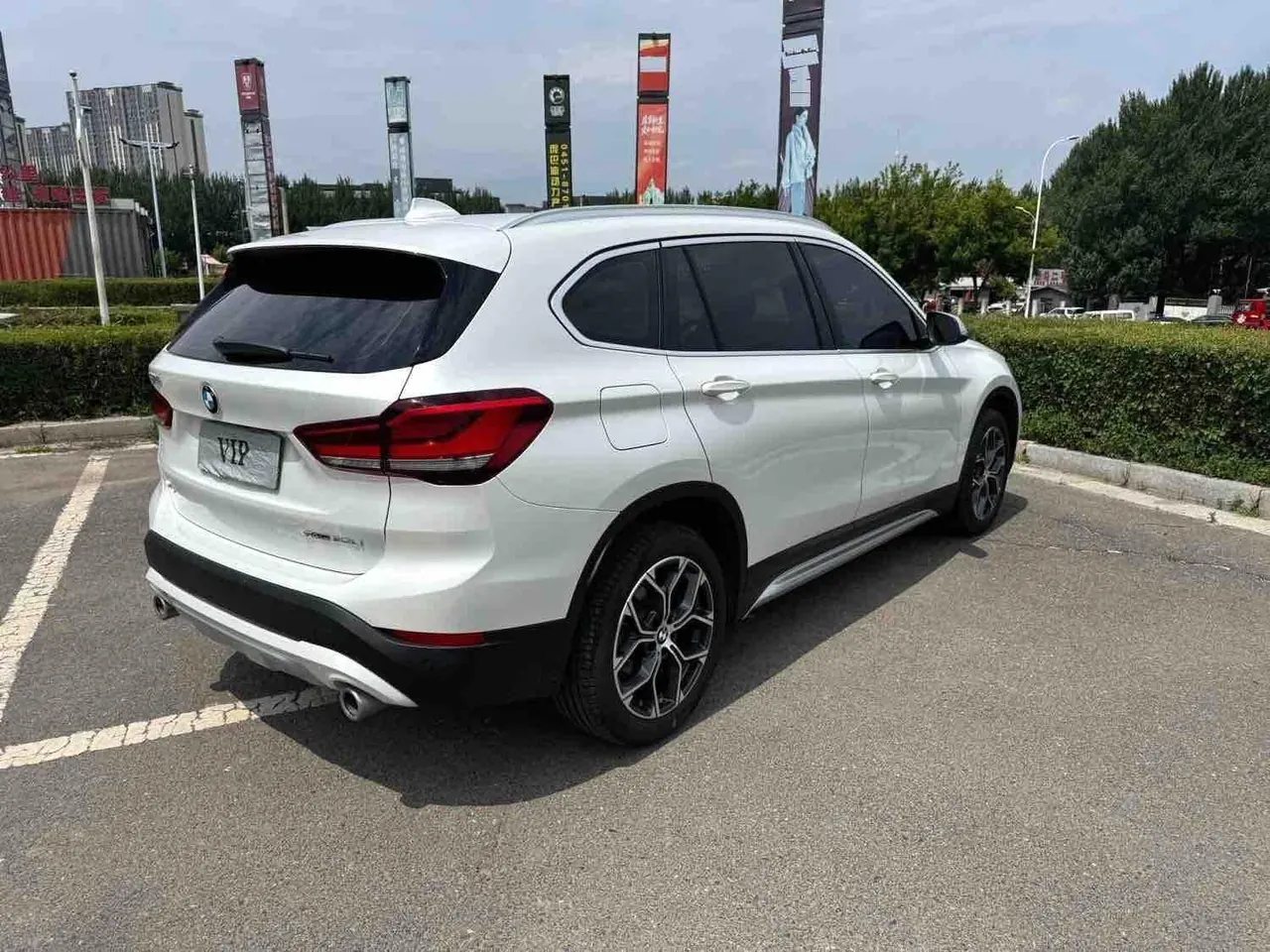BMW 2022 X1 sDrive20Li 1.5T exclusive automatic gear 4