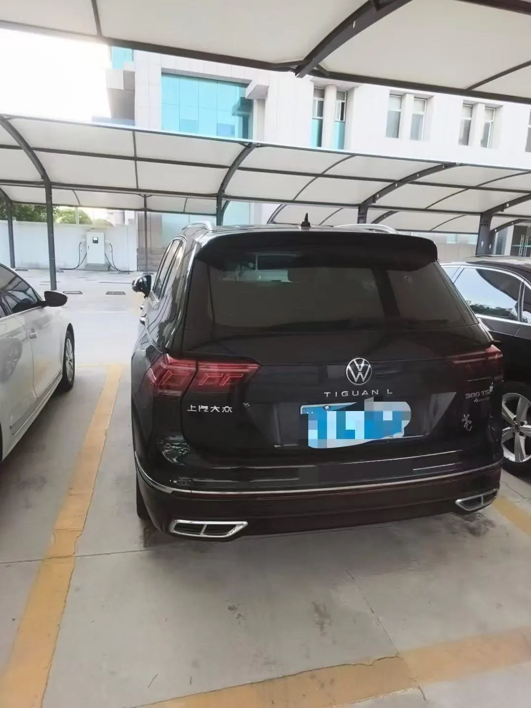 Volkswagen 2023 Tiguan L R-Line 2.0TSI 380TSI 4-wheel drive R-Line Yuexiang Edition 7-seat automatic gear 3