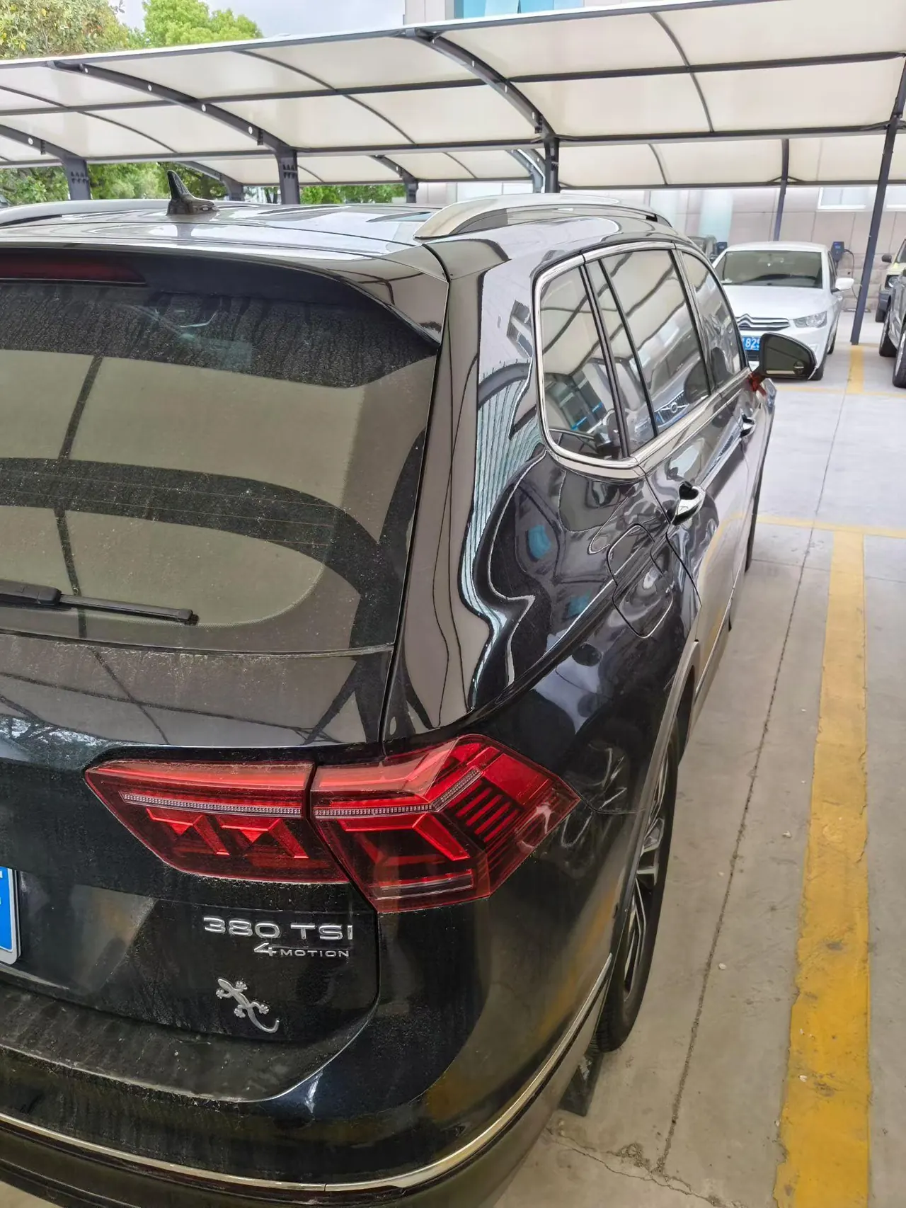 Volkswagen 2023 Tiguan L R-Line 2.0TSI 380TSI 4-wheel drive R-Line Yuexiang Edition 7-seat automatic gear 4
