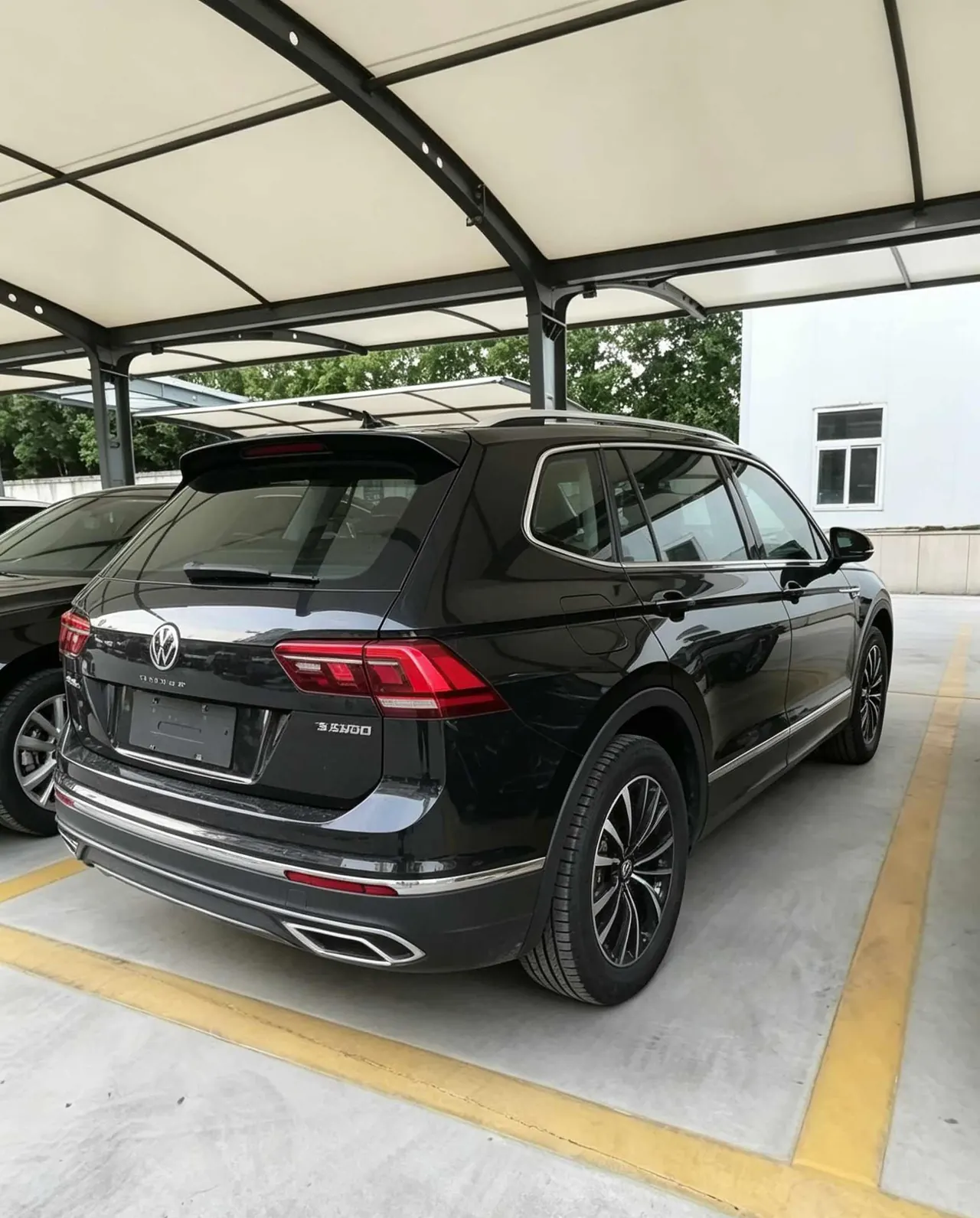 Volkswagen 2023 Tiguan L R-Line 2.0TSI 380TSI 4-wheel drive R-Line Yuexiang Edition 7-seat automatic gear 8