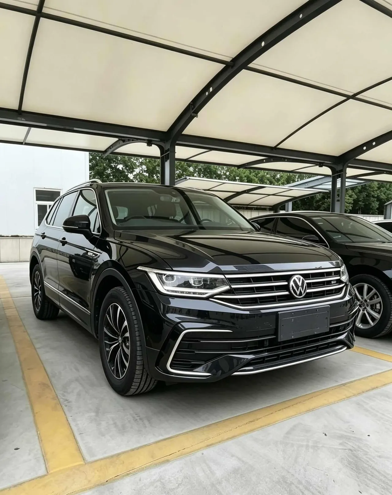 Volkswagen 2023 Tiguan L R-Line 2.0TSI 380TSI 4-wheel drive R-Line Yuexiang Edition 7-seat automatic gear 9