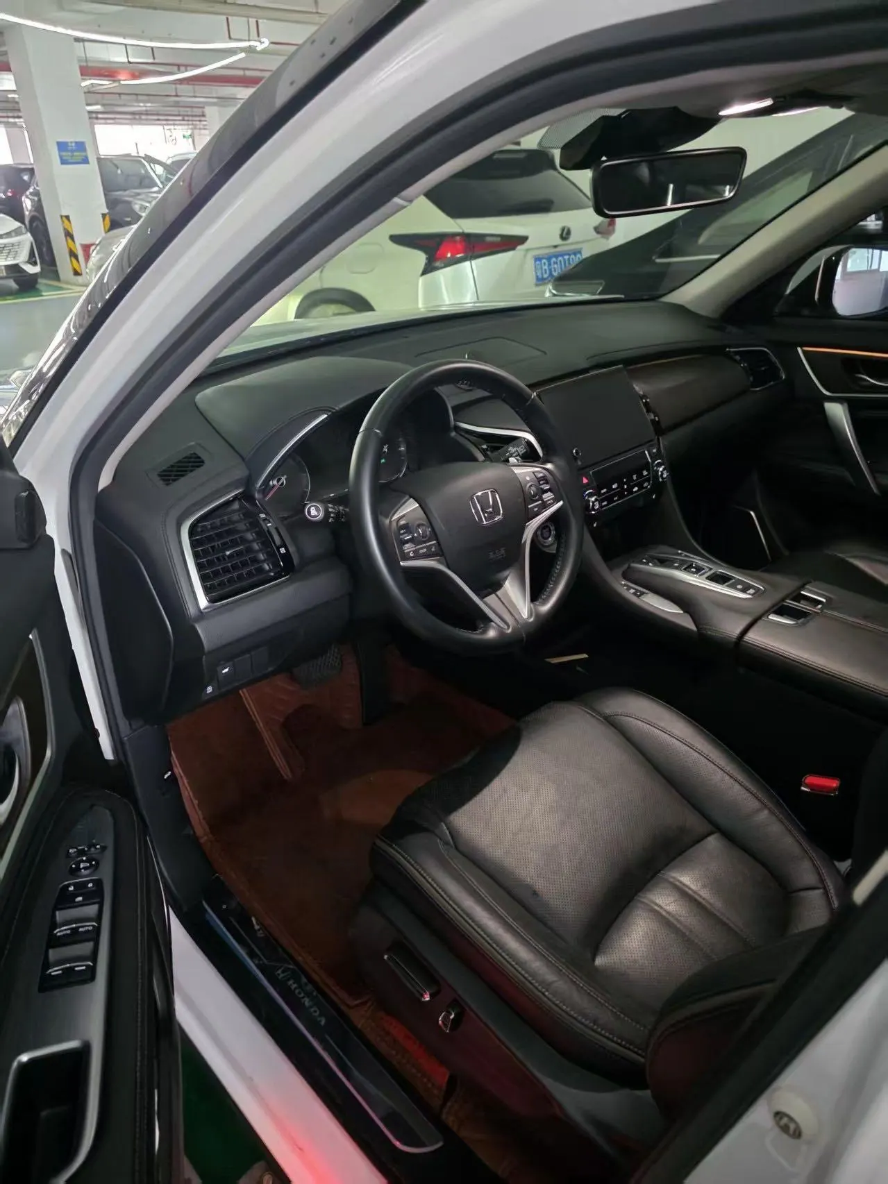 Honda 2020 Crown Road 2.0T 370TURBO Two-Drive Deluxe Automatic Gear 5
