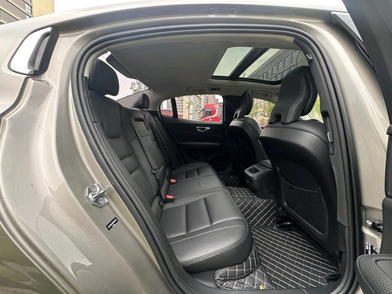 Volvo 2021 S60 2.0T T4 Zhiyuan Deluxe Edition Automatic Gear 10