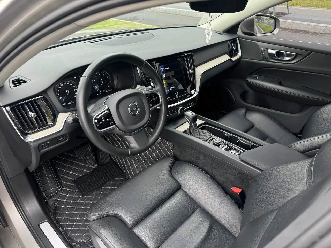 Volvo 2021 S60 2.0T T4 Zhiyuan Deluxe Edition Automatic Gear 12