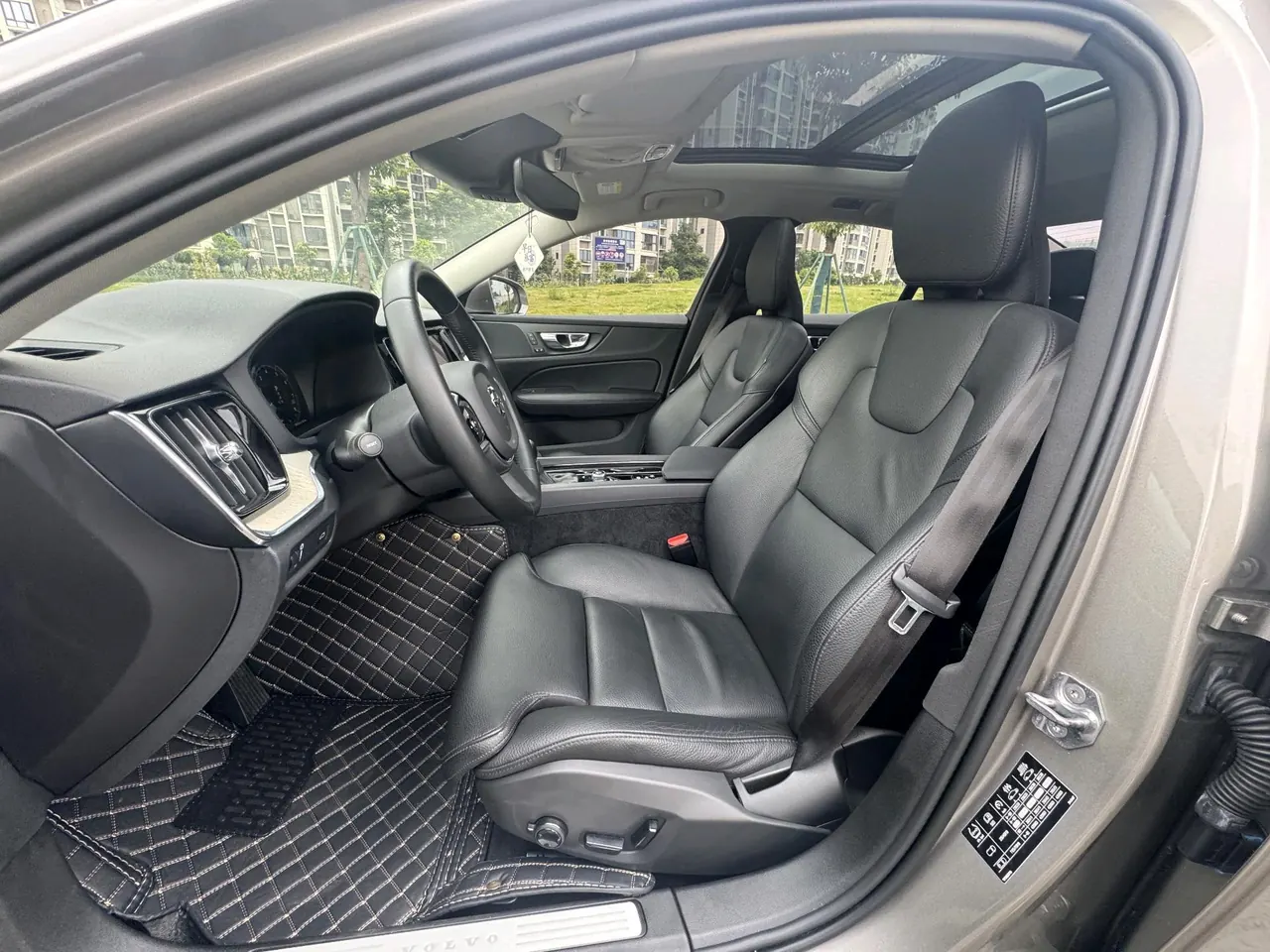 Volvo 2021 S60 2.0T T4 Zhiyuan Deluxe Edition Automatic Gear 13