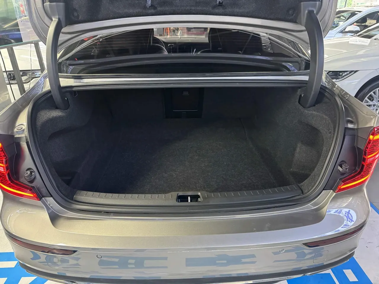 Volvo 2021 S60 2.0T T4 Zhiyuan Deluxe Edition Automatic Gear 15